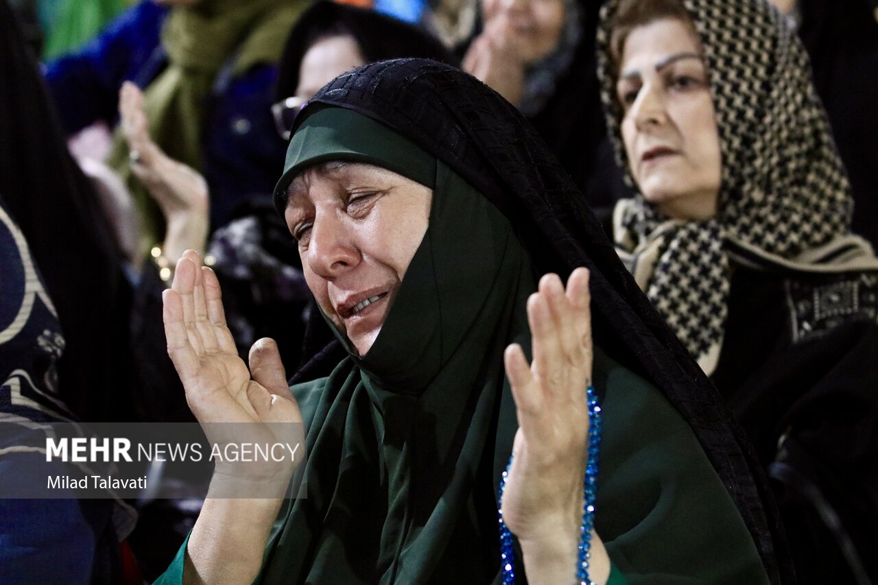 اجتماع رشتوندان برای سلامتی رییس جمهور در میدان شهرداری اجتماع رشتوندان برای سلامتی رییس جمهور در میدان شهرداری