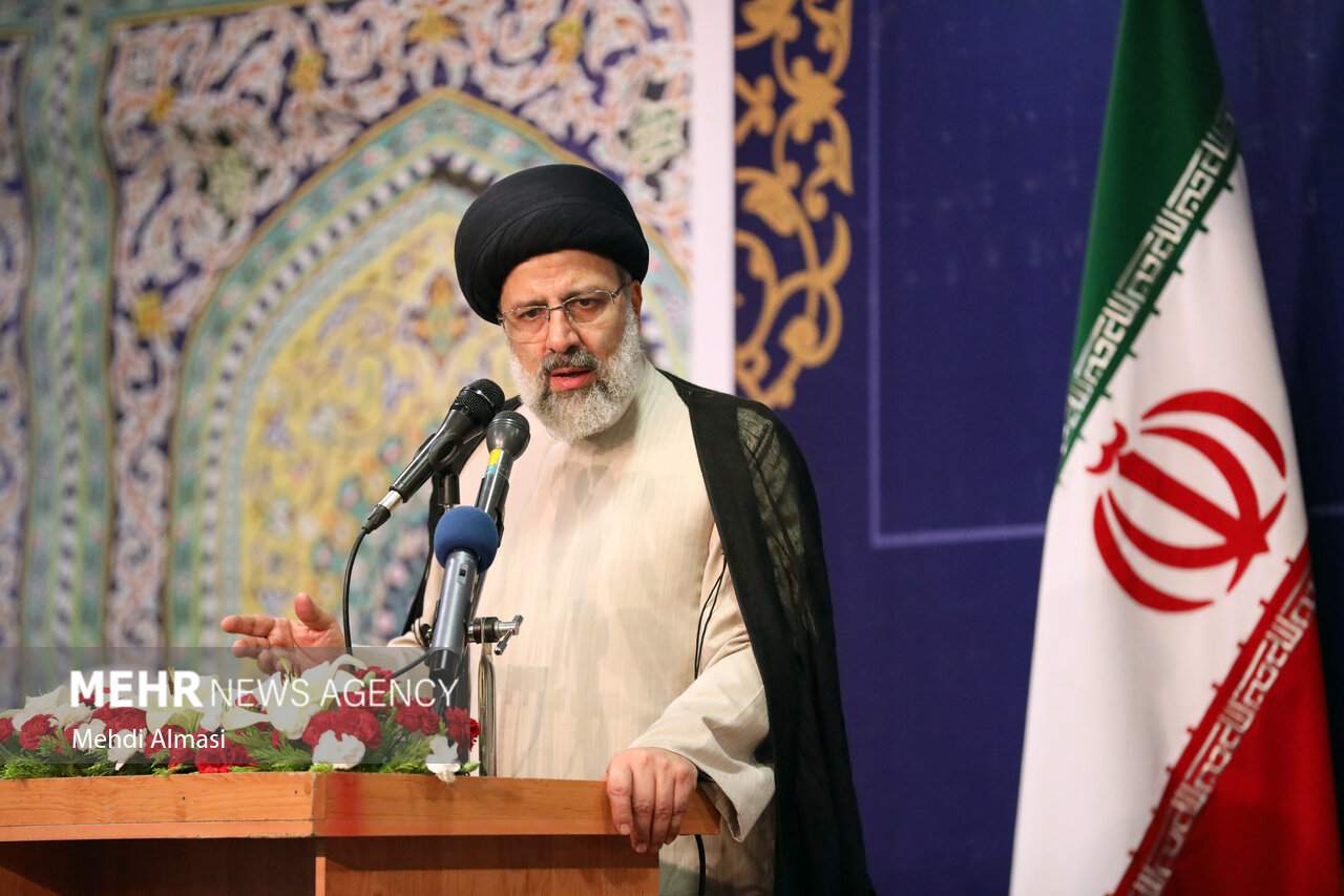 تلاش رییس جمهور شهید قطع دست فساد از کشور بود تلاش رییس جمهور شهید قطع دست فساد از کشور بود