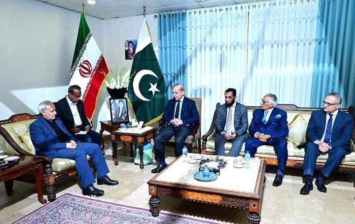 حضور رئیسجمهور پاکستان در مراسم خاکسپاری شهید سید ابراهیم رئیسی
