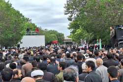 هەزاران کەس لە خەڵکی شاری تەبرێز تەرمی سەرۆک کۆمار و دیکەی شەهیدانیان بەڕێکرێت