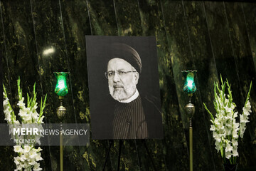İran Meclisi'nde Reisi için anma töreni düzenlendi