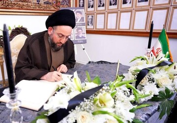 السيد الحكيم يقدم التعازي باستشهاد الرئيس الايراني ومرافقيه في السفارة ببغداد