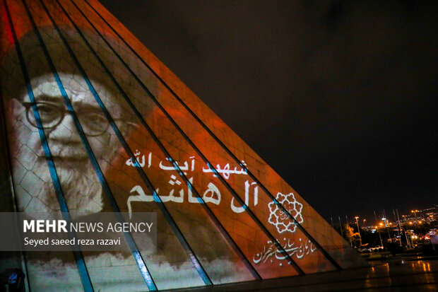 Tahran'ın simge yapısına özel mapping gösterisi