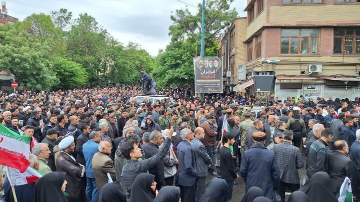 هەزاران کەس لە خەڵکی شاری تەبرێز تەرمی سەرۆک کۆمار و دیکەی شەهیدانیان بەڕێکرێت