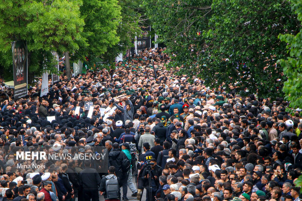 VIDEO:People of Tabriz bid farewell to Martyrs of Service