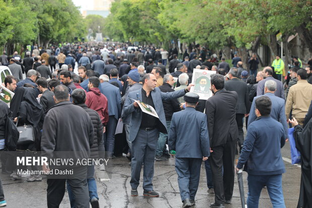 روضه خوانی در مراسم تشییع پیکر شهید رییسی و خادمان مردم در تبریز 