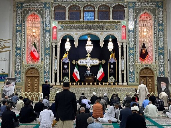 ورود پیکر شهدای خدمت به حرم حضرت فاطمه معصومه (س)/ حضور خیل جمعیت برای استقبال / شهدا طواف میشوند + عکس و فیلم 10