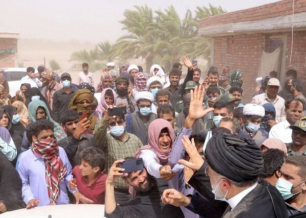 پنج نخ از یک عبای خاکی