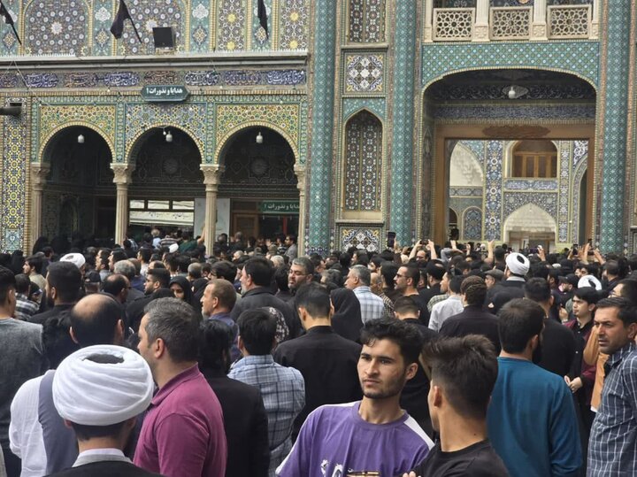 ورود پیکر شهدای خدمت به حرم حضرت فاطمه معصومه (س)/ حضور خیل جمعیت برای استقبال / شهدا طواف میشوند + عکس و فیلم 5