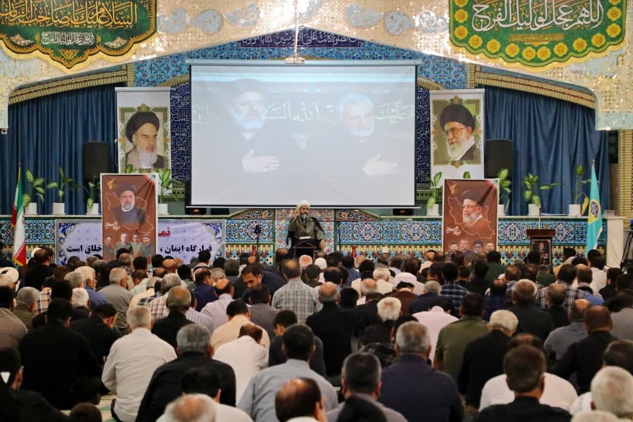 لامردیها در مصلی الغدیر به سوگ خادمالرضا آیتالله رییسی نشستند