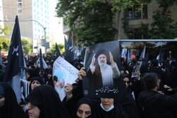 Tahranlı vatandaşlar Cumhurbaşkanı Reisi'ye veda ediyor