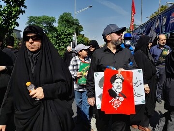 بالفيديو...اقامة مراسم تشييع جثامين الشهداء من جامعة طهران نحو ساحة "آزادي"