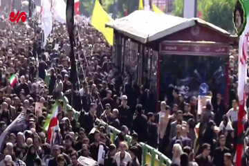 VIDEO: Huge crowd present at pres. Raeisi funeral in Tehran