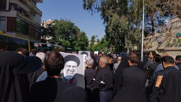بازتاب حضور انبوه در تشییع آیت‌الله رئیسی در رسانه‌های انگلیسی/ «فوج عزاداران در خیابان‌های تهران»
