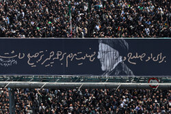 ایرانی صدر آیت اللہ ابراہیم رئیسی اور ساتھیوں کی نمازِ جنازہ ادا، ہزاروں افراد شریک-3
