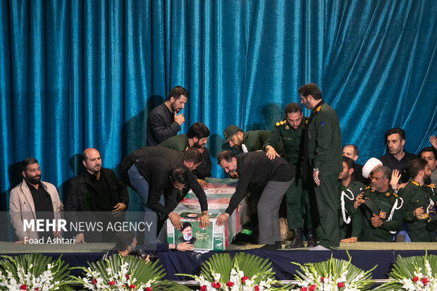 وداع با پیکر شهدای خدمت در مصلای امام خمینی (ره) تهران