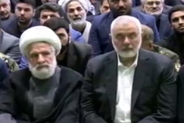 Tahran'da Şehit Reisi ve beraberindeki yetkililer için cenaze töreni