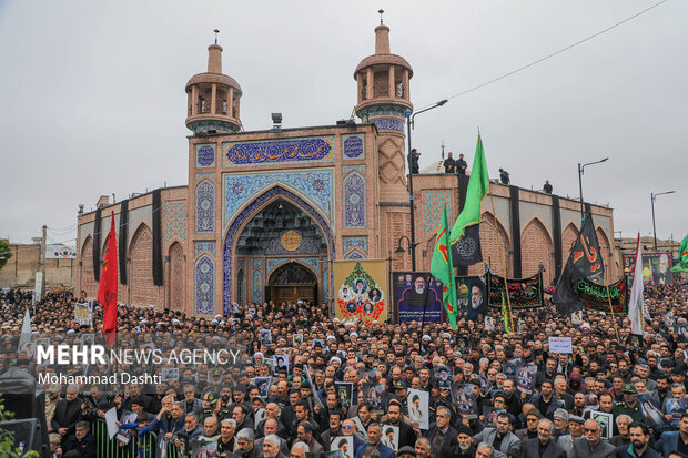 تجمع اردبیلی‌ها در سوگ رئیس جمهور شهید و یارانش