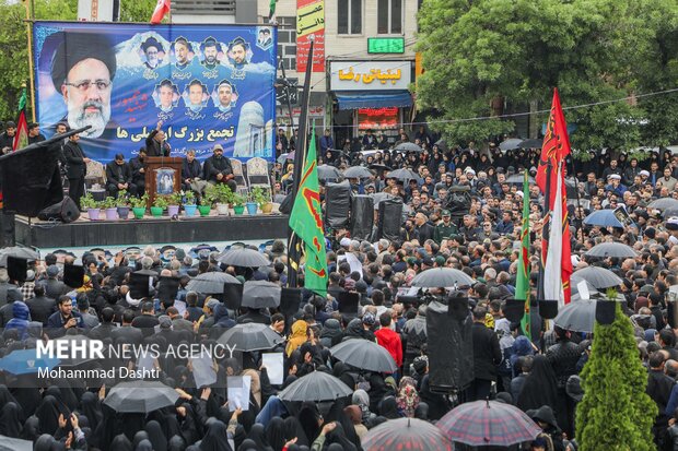 تجمع اردبیلی ها در سوگ رئیس جمهور شهید و یارانش