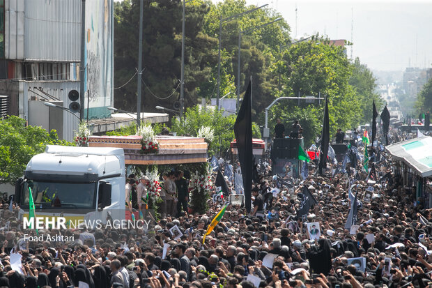 Tahran'daki cenaze töreninden kareler