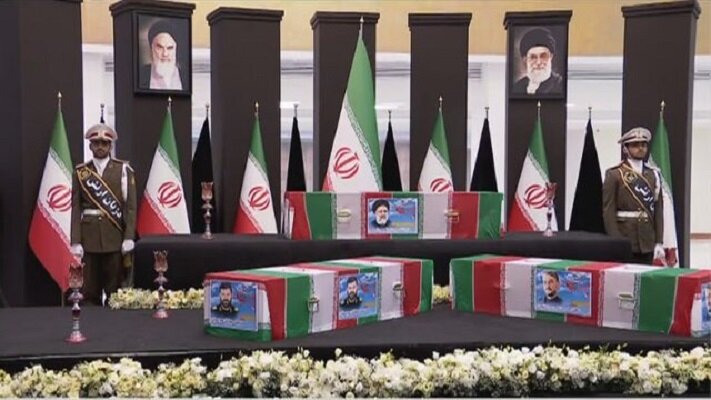 Tahran'da Reisi için taziye merasimi