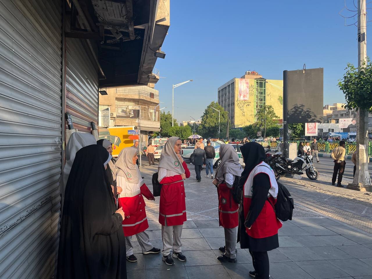 سیل عظیم مردم روانه خیابان انقلاب / دانشگاه تهران دیگر جا ندارد 3