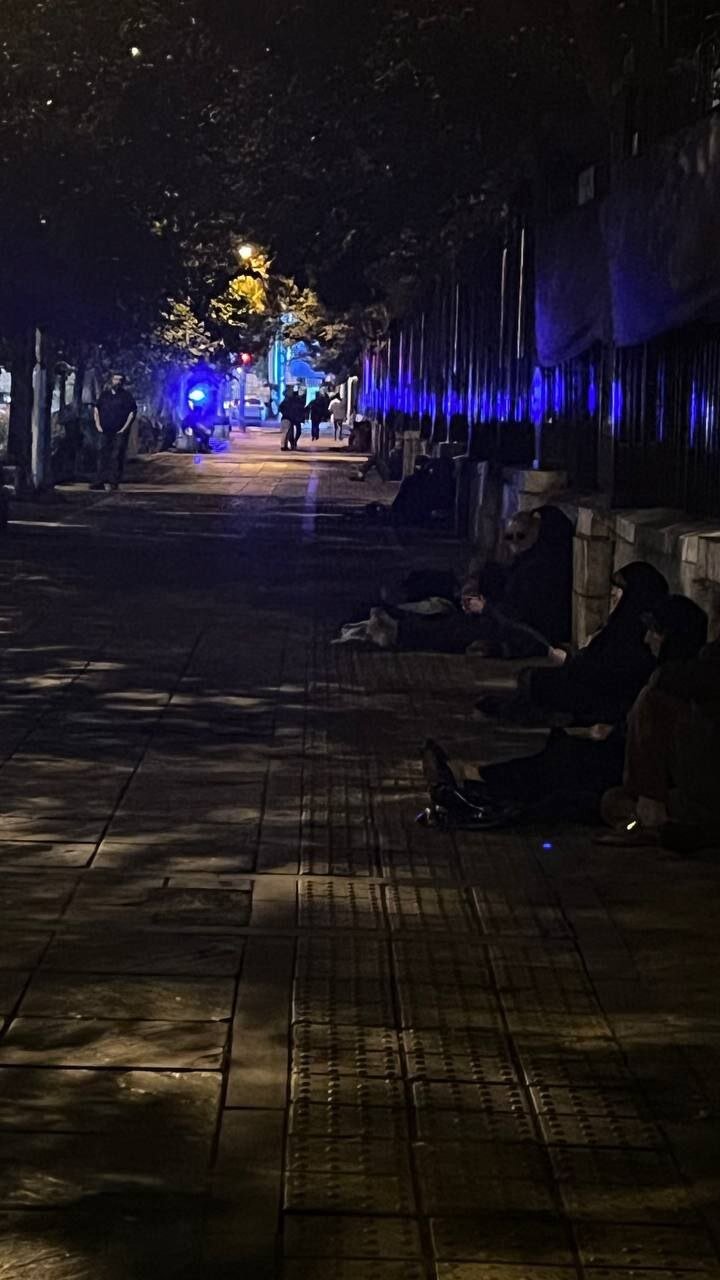 سیل عظیم مردم روانه خیابان انقلاب / دانشگاه تهران دیگر جا ندارد 6