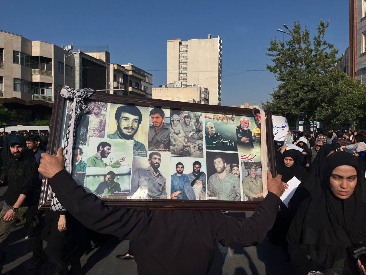 Tehran people saying last goodbye to martyred President, FM