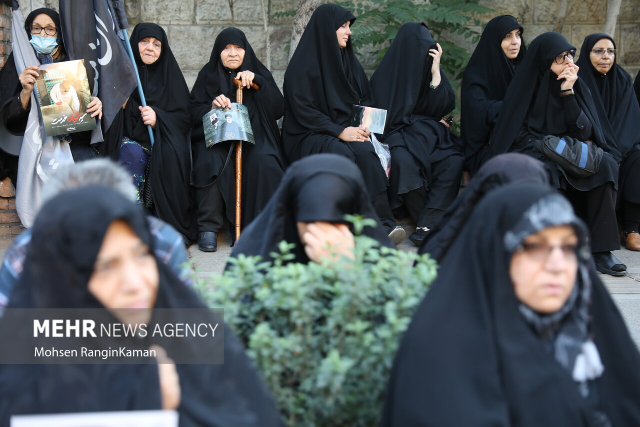 Tehran people saying last goodbye to martyred President, FM