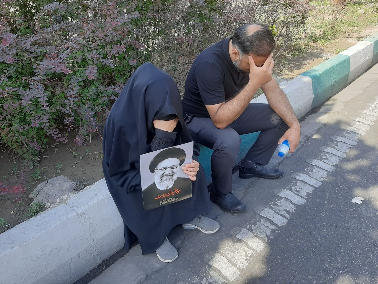تہران: شہدائے خدمت کے جسدہائے خاکی عوام کے آغوش میں، ہر آنکھ اشکبار