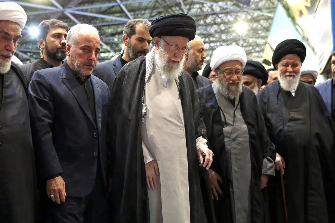 اندوهِ باشکوه تهران/ گزارش تصویری الجزیره از تشییع شهدای خدمت
