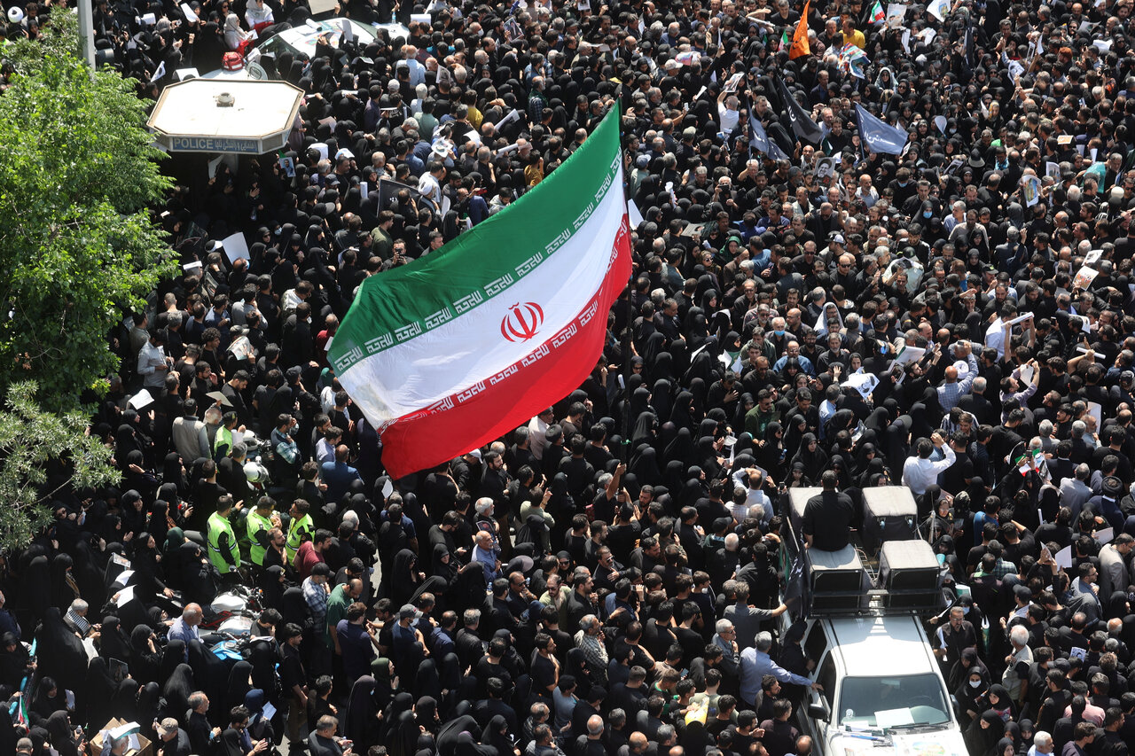 اندوهِ باشکوه تهران/ گزارش تصویری الجزیره از تشییع شهدای خدمت