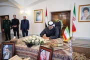 كبار المسؤولين في الامارات يوقعون على سجل التعازي في السفارة الايرانية في ابوظبي