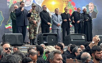 İran Çalışma Bakanı Reisi'nin cenaze töreninde böyle ağladı