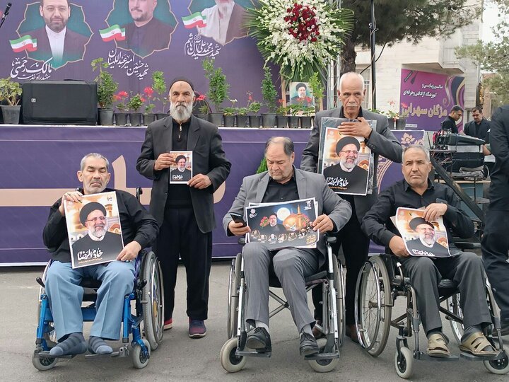 انتظار مردم بیرجند برای تشییع شهید جمهور