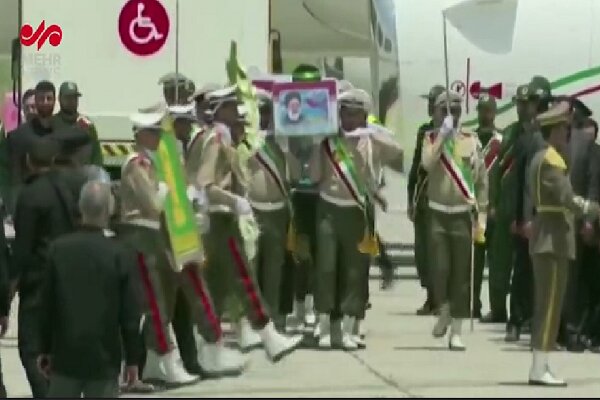 Reisi'nin cenazesi böyle kasrşılandı Reisi'nin cenazesi böyle kasrşılandı