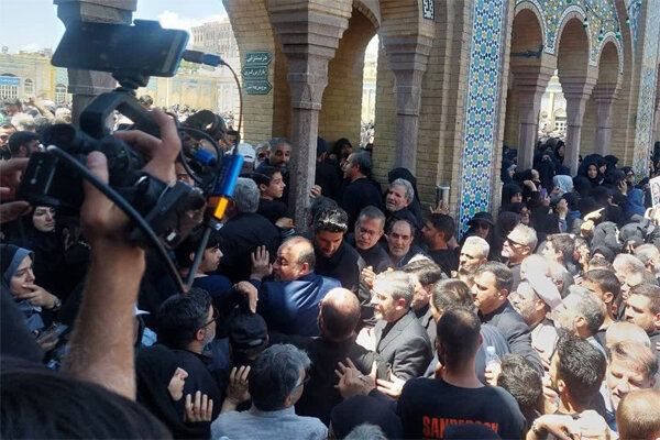 حضور سرپرست وزارت خارجه و رئیس سابق انرژی اتمی در حرم عبدالعظیم