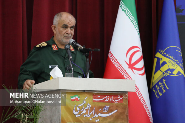 نیروی انتظامی در خط مقدم مقابله با جرم و فساد است نیروی انتظامی در خط مقدم مقابله با جرم و فساد است