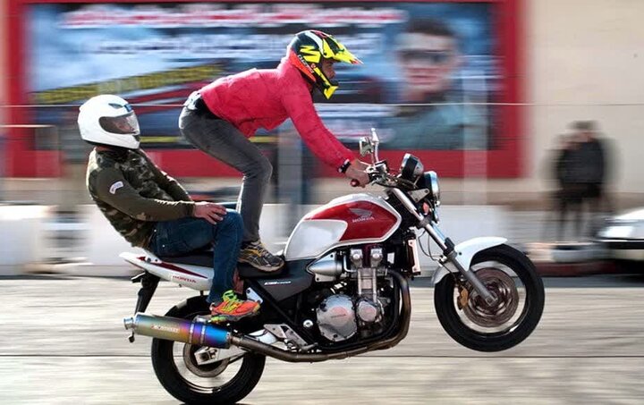 جانباختن دو مرد و یک زن براثر حرکات نمایشی یک موتورسوار در کرمان