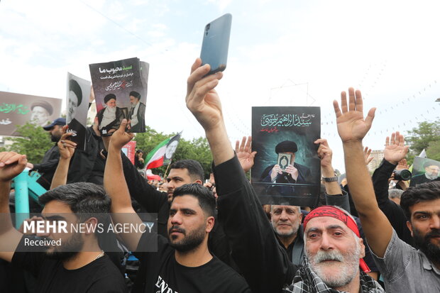 تشییع رئیس‌جمهور شهید و همراهان در مشهدالرضا علیه السلام - ۳