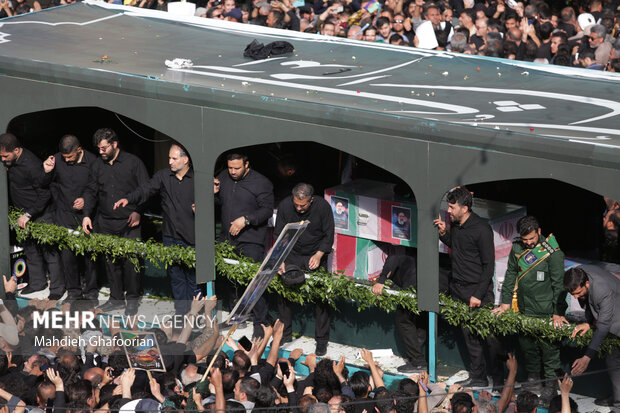 تشییع رئیسجمهور شهید و همراهان در مشهدالرضا علیه السلام – ۴ تشییع رئیسجمهور شهید و همراهان در مشهدالرضا علیه السلام – ۴