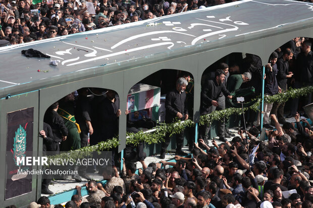 تشییع رئیس‌جمهور شهید و همراهان در مشهدالرضا علیه السلام - ۴