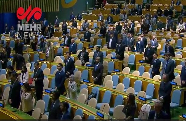 الجمعية العامة للأمم المتحدة تقف دقيقة صمت تكريما للرئيس الايراني ومرافقيه