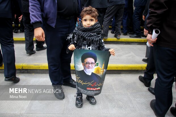 امامجمعهای که بر پیکر یک خواننده نماز خواند