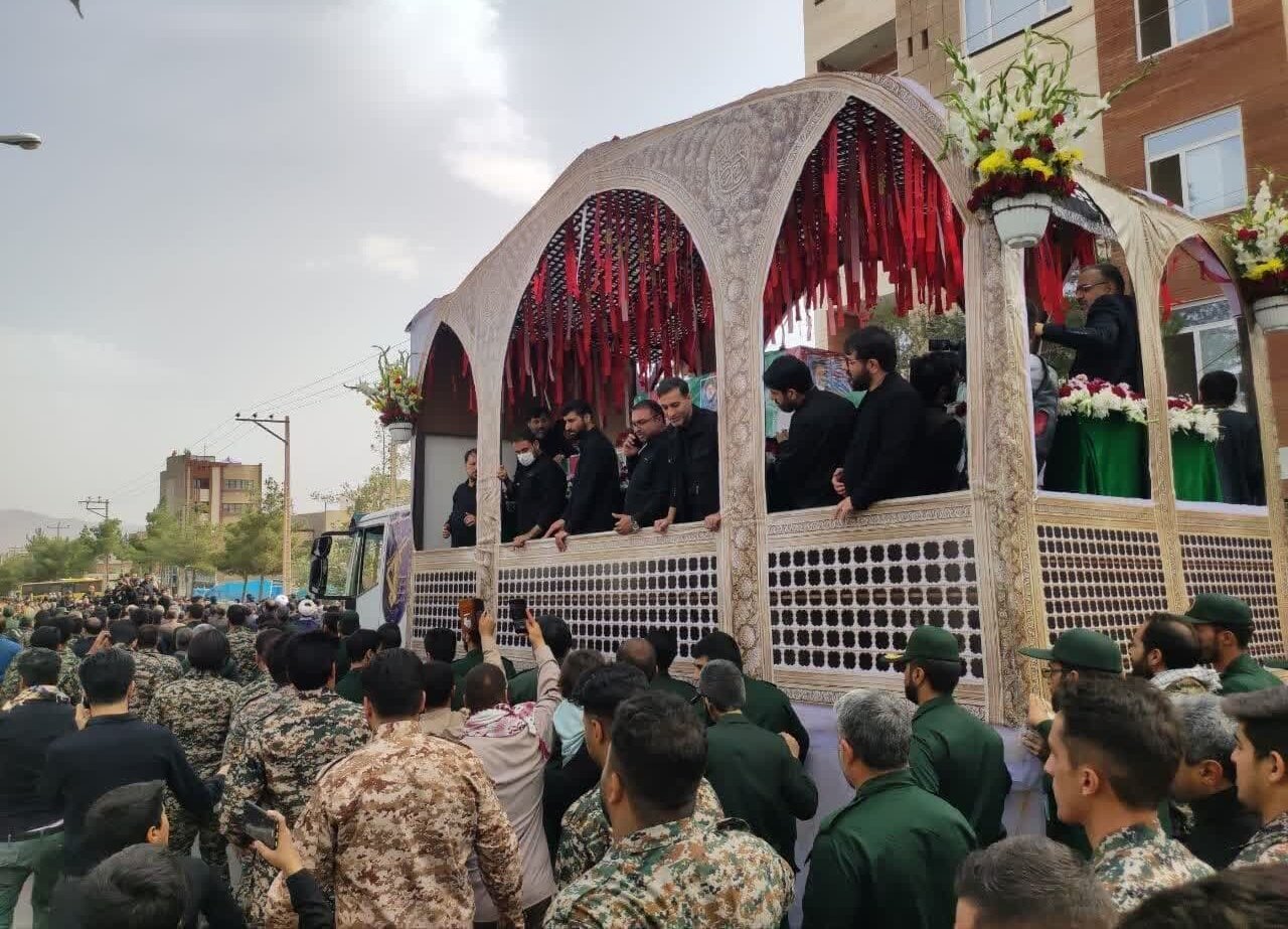 بیرجند میں شہید صدر کی تشییع جنازہ/شہید خدمت کو الوداع کہنے کے لئے عوام کی پرجوش شرکت+ تصاویر، ویڈیو