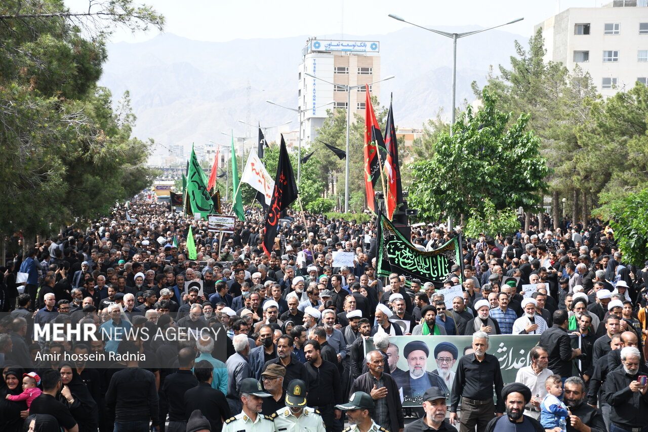 بیرجند میں شہید صدر کی تشییع جنازہ/شہید خدمت کو الوداع کہنے کے لئے عوام کی پرجوش شرکت+ تصاویر، ویڈیو