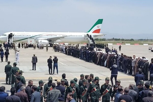 مشہدی عوام شہید صدر کو آغوش میں لینے کے لئے بے قرار ہیں