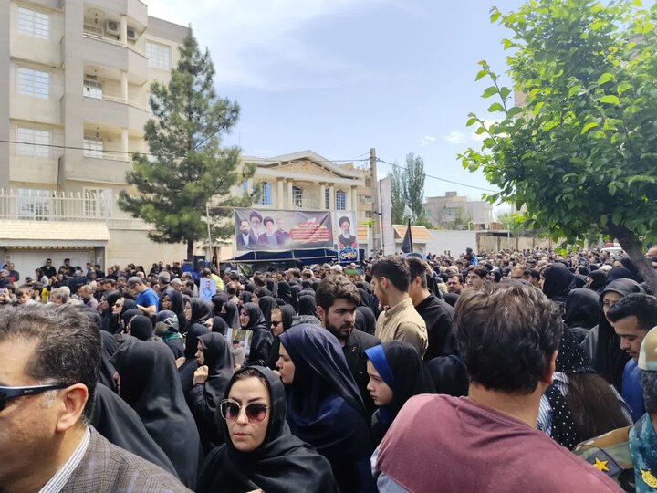 Meraga halkı Şehit Rahmeti'nin cenaze törenine yetişmeye çalışıyor Meraga halkı Şehit Rahmeti'nin cenaze törenine yetişmeye çalışıyor