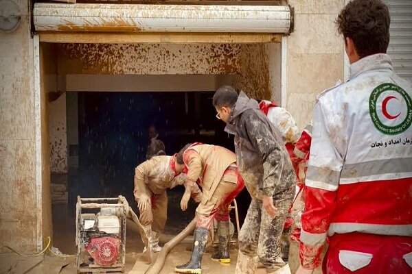 سیل در خیابان های ارومیه جاری شد/تشکیل فوری مدیریت بحران