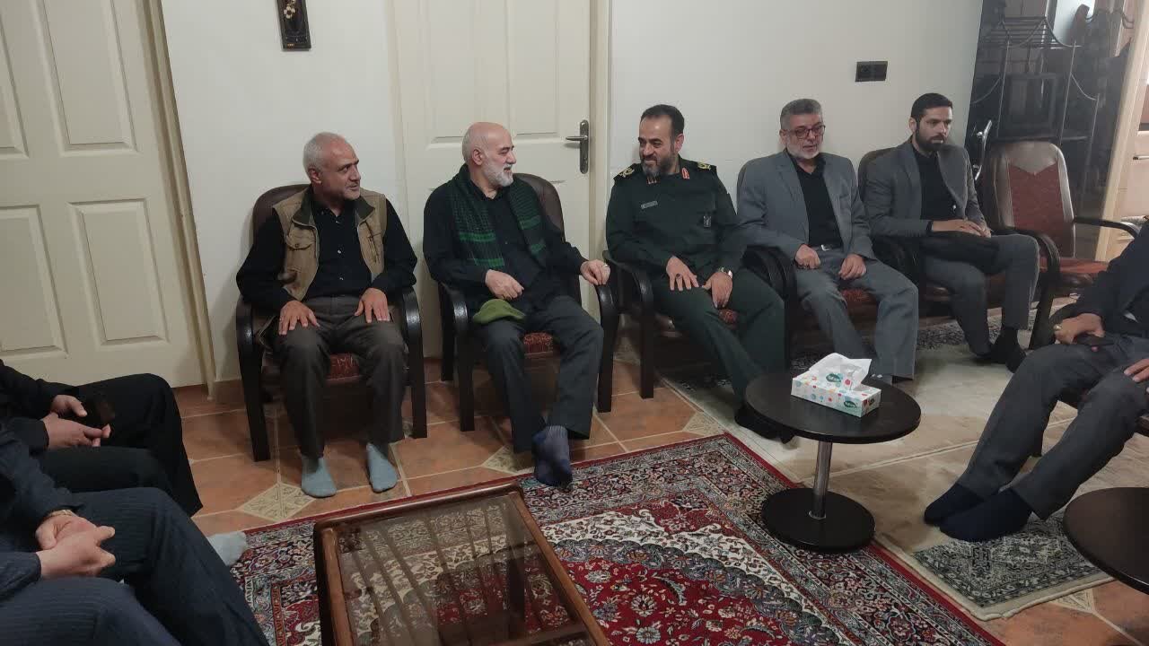 فرمانده سپاه قدس گیلان با خانواده ۲ جانباز دیدار کرد